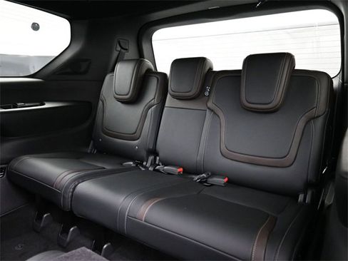 New 2025 Nissan Armada SL w/ Captain's Chari Seat Package image 9