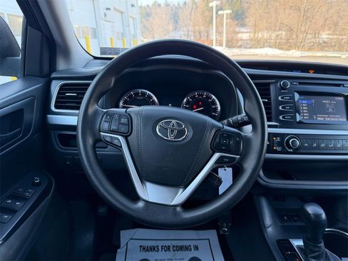Used 2015 Toyota Highlander LE image 15