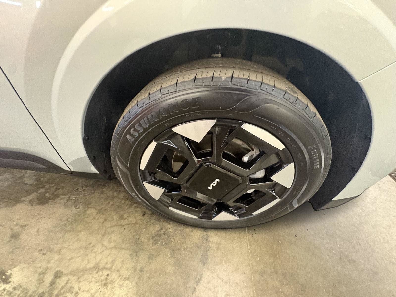Certified 2026 Kia Carnival EX FWD image 13