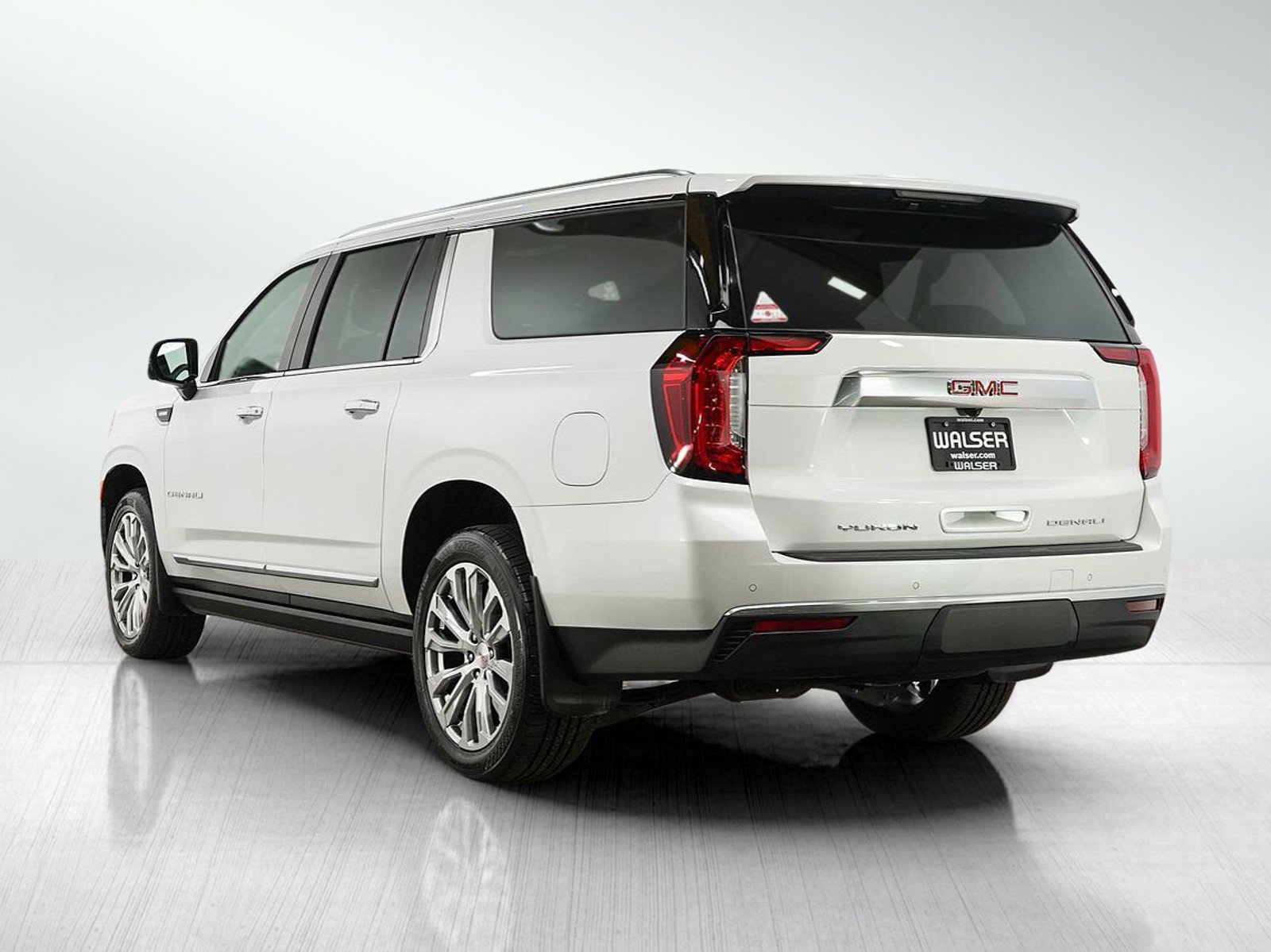 Used 2023 GMC Yukon XL Denali AWD/4WD image 3