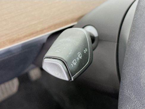 Used 2023 Tesla Model 3 Standard Range RWD image 16