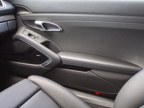 Used 2025 Porsche 718 Cayman w/ Sport Chrono Package image 19