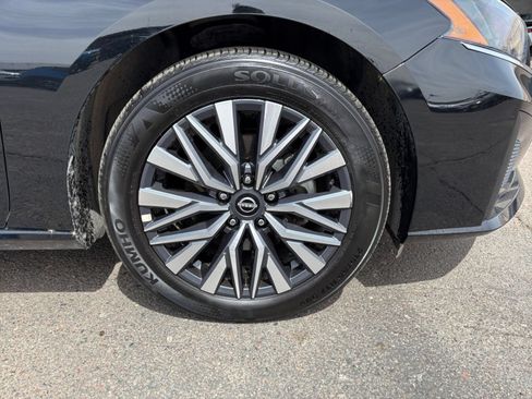 Used 2025 Nissan Altima 2.5 SV FWD image 30