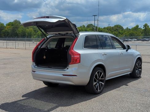 Used 2022 Volvo XC90 T6 Momentum w/ Advanced Package image 9