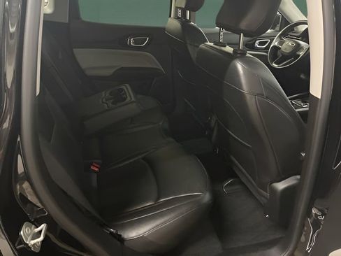 Used 2022 Jeep Compass Limited image 7