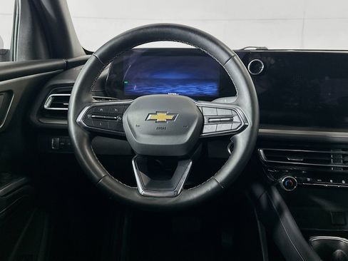 Used 2025 Chevrolet Traverse LT FWD image 18