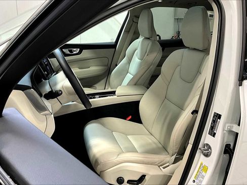 Certified 2023 Volvo XC60 B5 Plus w/ Climate Package image 8