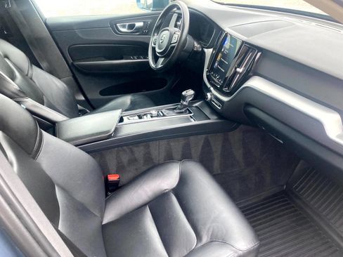 Used 2019 Volvo XC60 T5 Momentum w/ Premium Package image 8