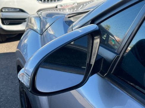 Used 2019 Toyota C-HR LE FWD image 8