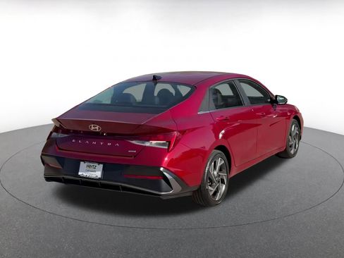 Used 2025 Hyundai Elantra Limited image 14