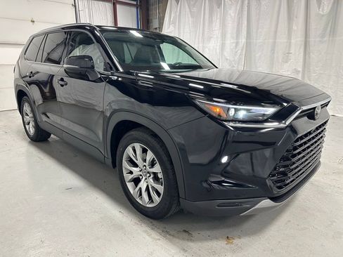 Used 2025 Toyota Grand Highlander AWD image 1