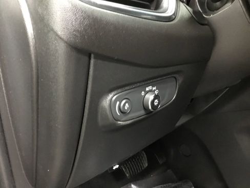 Used 2023 Chevrolet Equinox LS AWD/4WD image 9