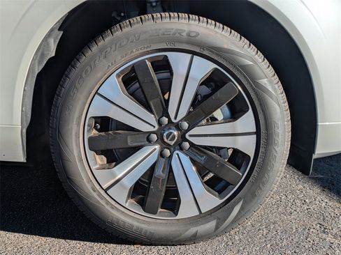 Certified 2025 Volvo XC60 T8 Core w/ Protection Package Premier image 11