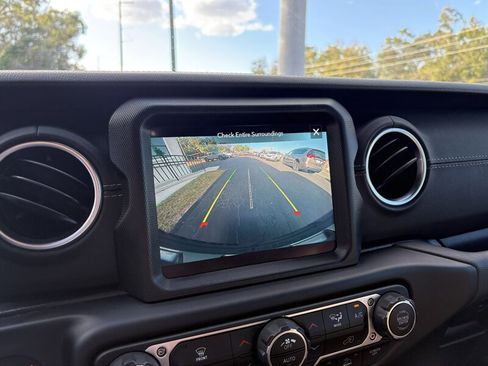 Used 2021 Jeep Wrangler Unlimited Sahara image 11