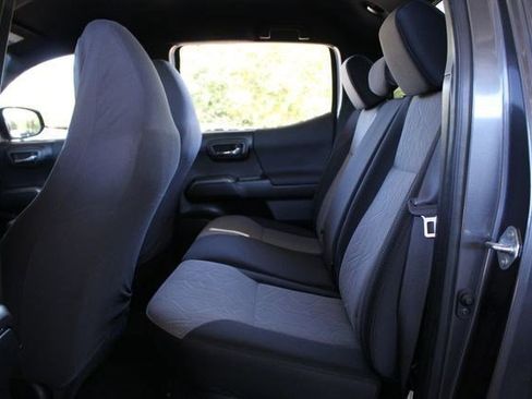 Used 2022 Toyota Tacoma 4x4 Double Cab image 32