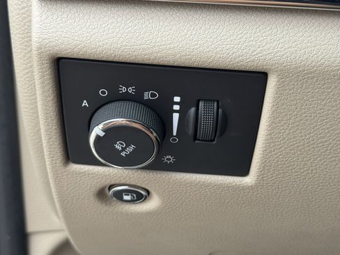 Used 2017 Jeep Grand Cherokee Limited RWD image 25
