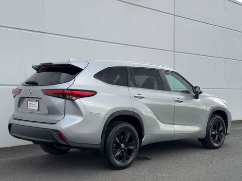 Used 2023 Toyota Highlander XLE image 7