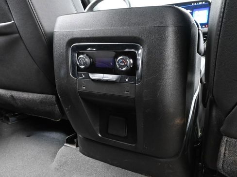 Used 2025 Chevrolet Suburban Premier image 40