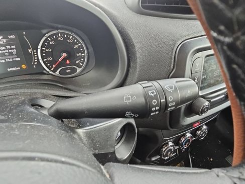 Used 2016 Jeep Renegade 75th Anniversary FWD image 34