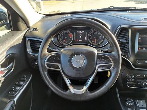 Used 2019 Jeep Cherokee Latitude w/ Popular Appearance Group image 17