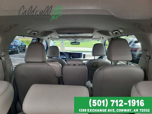 Used 2017 Toyota Sienna XLE Premium FWD image 26