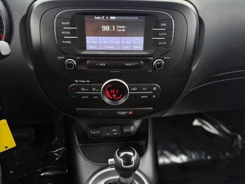 Used 2017 Kia Soul + image 13
