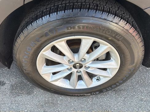 Used 2019 Kia Sorento FWD image 9
