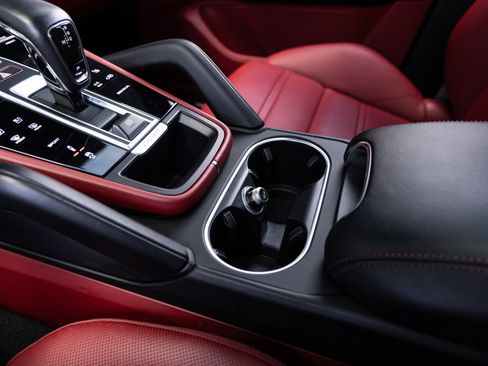 Certified 2023 Porsche Cayenne S Platinum AWD/4WD image 18