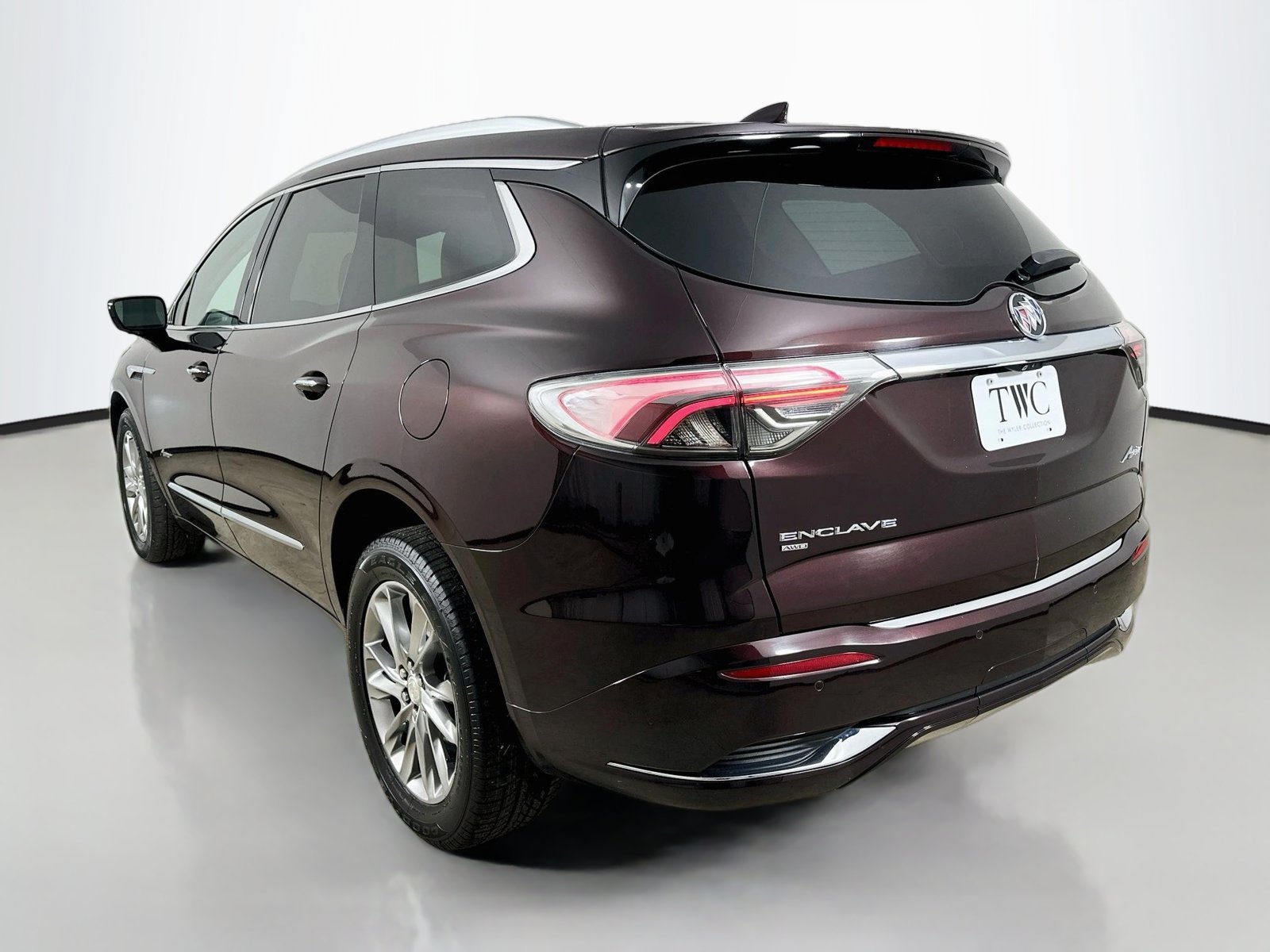 Used 2022 Buick Enclave Avenir w/ Avenir Technology Package AWD/4WD image 7