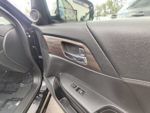 Used 2017 Honda Accord Hybrid Sedan image 23