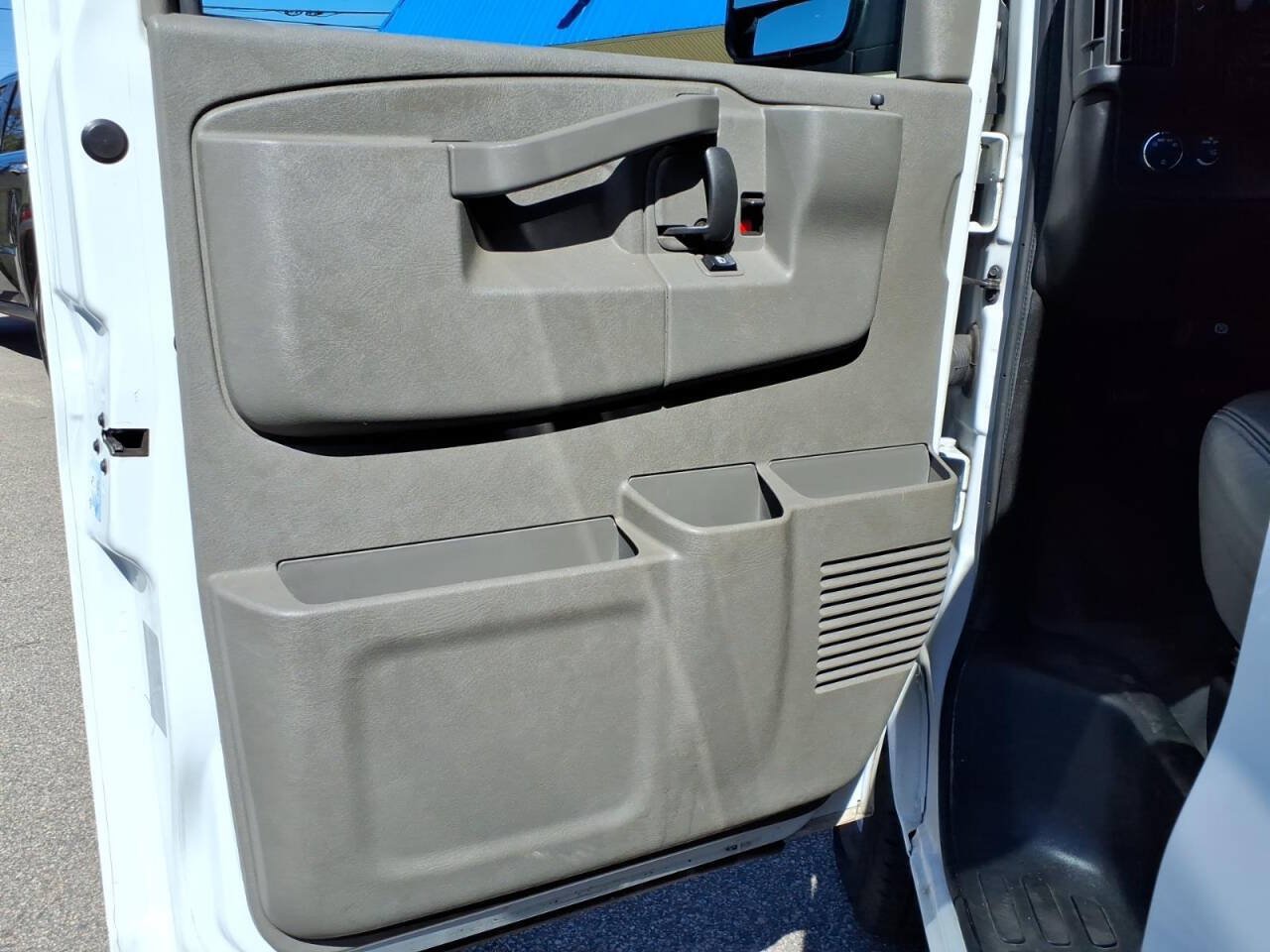 Used 2022 Chevrolet Express 2500 Extended w/ Driver Convenience Package RWD image 14
