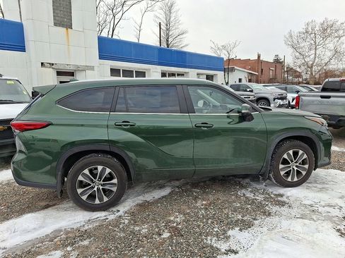 Used 2023 Toyota Highlander XLE image 9