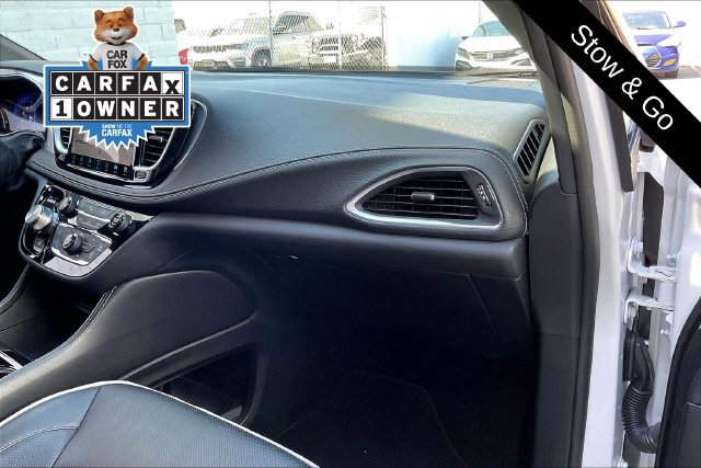 Used 2026 Chrysler Pacifica Limited w/ S Appearance Package FWD image 16