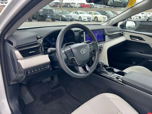 Used 2025 Toyota Camry XLE w/ Premium Plus Package image 19