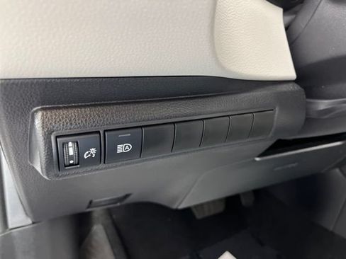 Used 2025 Toyota Corolla LE FWD image 32