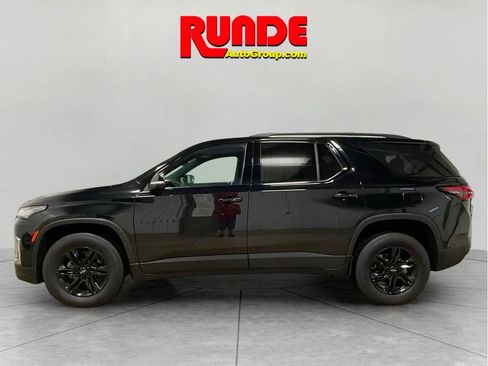 Used 2023 Chevrolet Traverse LT image 2