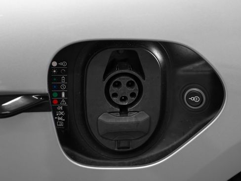 Certified 2023 Porsche Taycan image 18