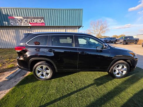 Used 2017 Toyota Highlander Limited image 11