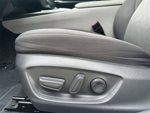 Used 2021 Toyota Camry LE image 14