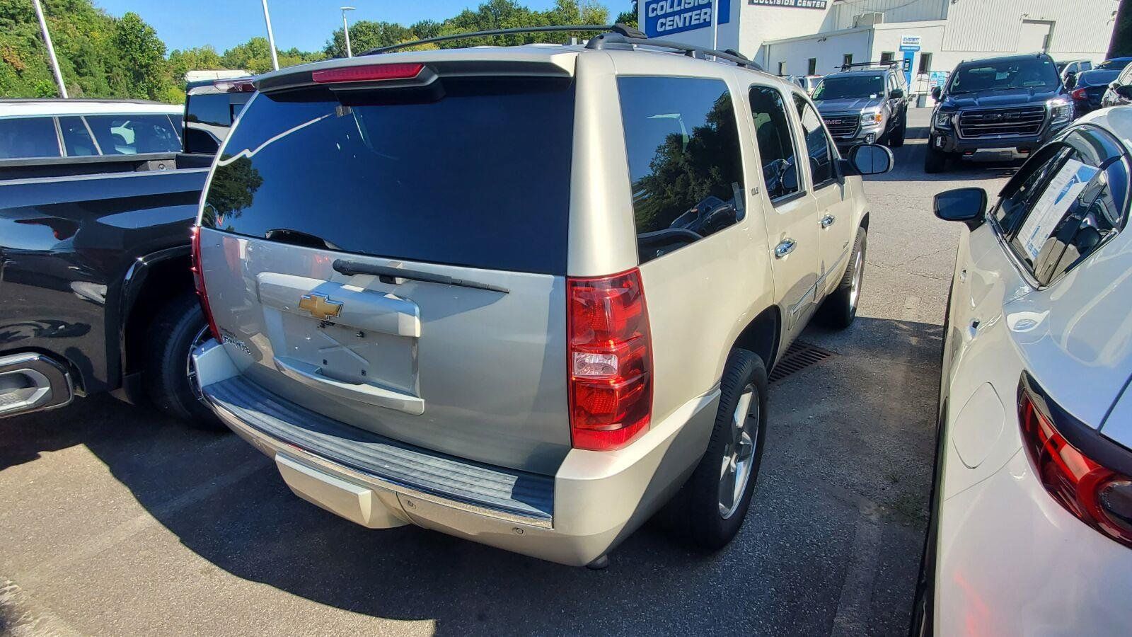 Used 2013 Chevrolet Tahoe LTZ AWD/4WD image 9