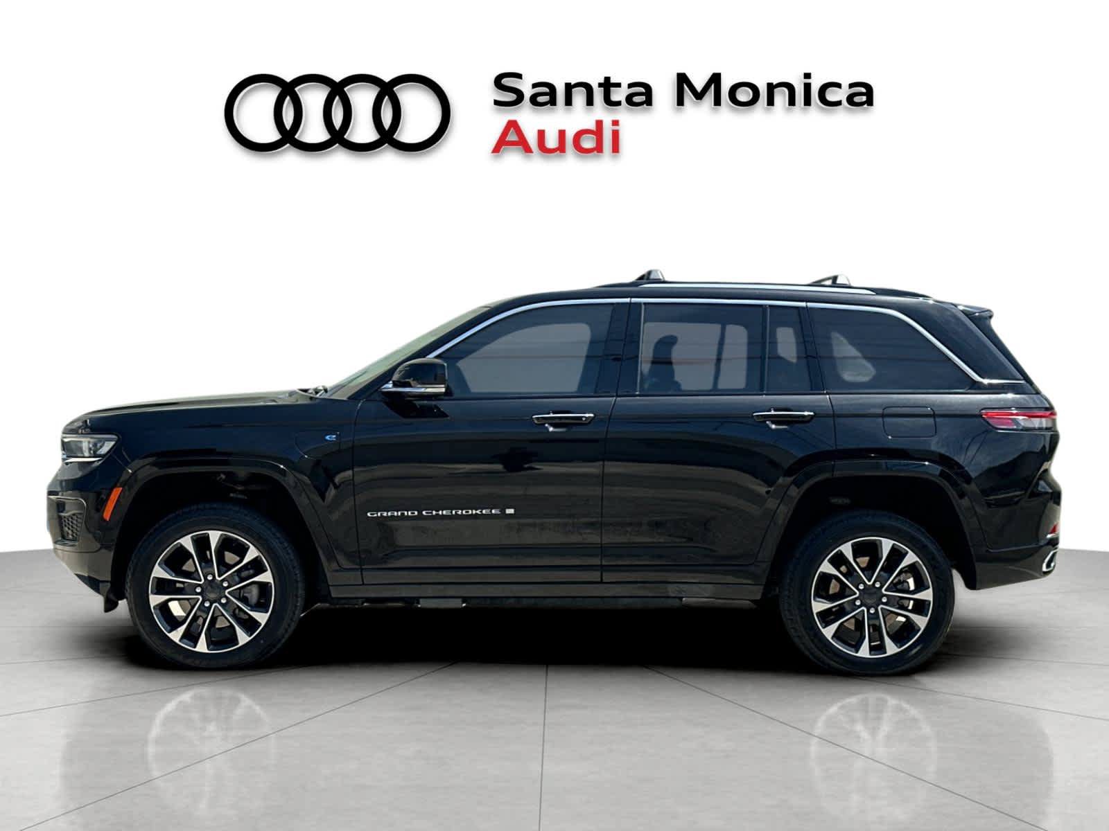 Used 2023 Jeep Grand Cherokee Overland w/ Luxury Tech Group IV AWD/4WD image 5