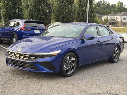 Used 2025 Hyundai Elantra SEL FWD image 6