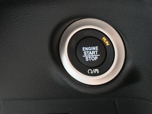 New 2027 Chrysler Pacifica Select FWD image 19