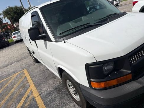 Used 2014 Chevrolet Express 2500 RWD image 3