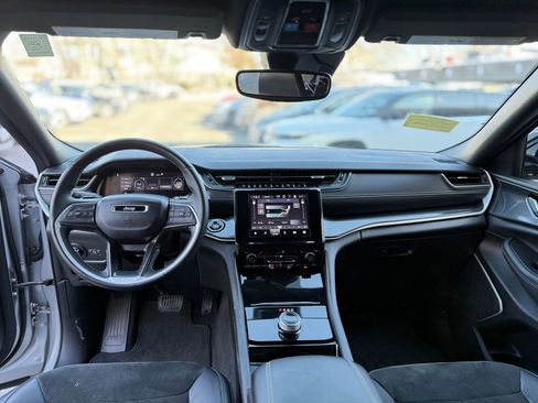 Used 2021 Jeep Grand Cherokee L Laredo image 12