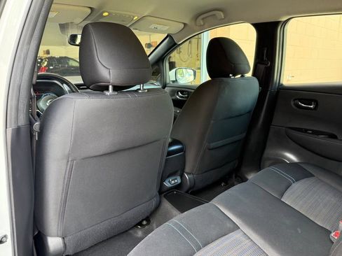 Used 2021 Nissan Leaf SV w/ SV Technology Package FWD image 12