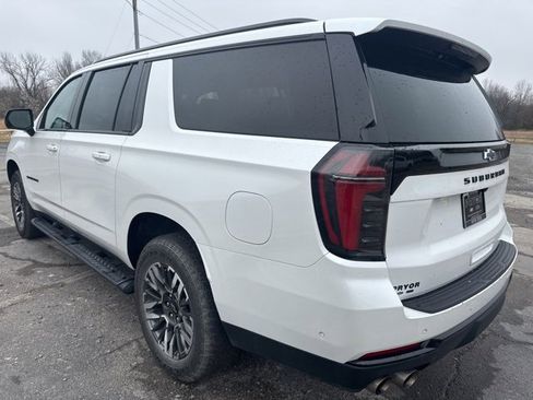 Used 2025 Chevrolet Suburban Z71 image 4