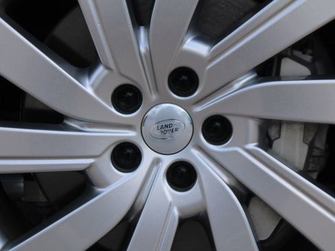 Used 2025 Land Rover Range Rover SE image 10