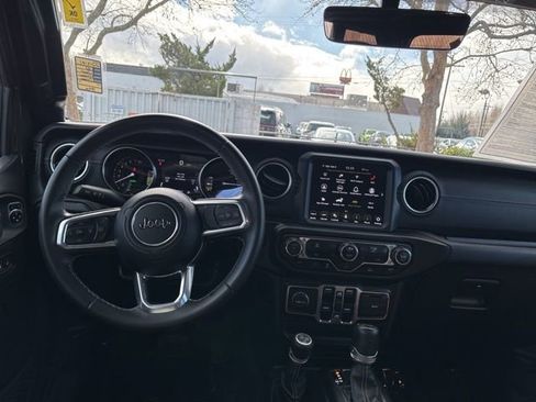 Used 2022 Jeep Wrangler Unlimited Sahara 4xe image 28