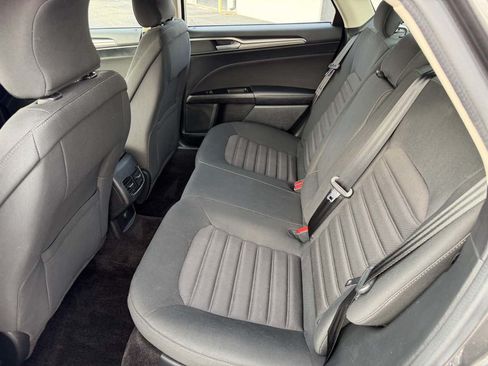 Used 2017 Ford Fusion SE FWD image 13
